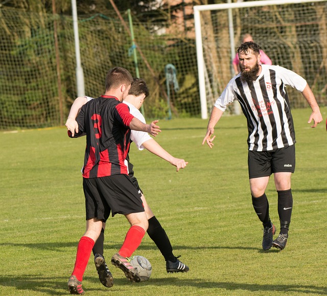 卢卡斯-佩雷斯：两岁时父母将我送孤儿院 现在要我终身负责生活费.