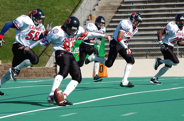 中超保級組第17輪武漢卓爾2-1青島黃海 埃弗拉連過兩人取得進球.